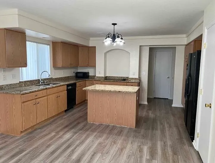 5170 Biscay Ct — Photo 10