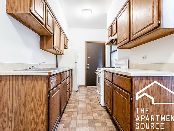 3rd image of 629 W Melrose St #621-H1