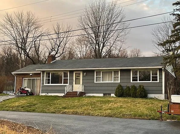 2575 Bart Garden Dr, Hellertown, PA 18055