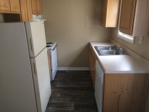 3rd image of 971 Villa Dr
