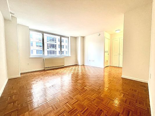 1st image of 350 W 43rd St APT 4C