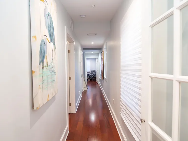 826 Johnson Ln — Photo 23