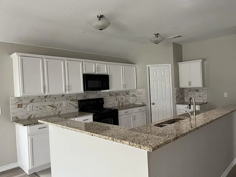3004 Elderberry Dr — Photo 7