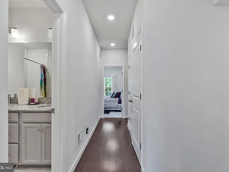 4402 Fair Lakes Ct — Photo 32