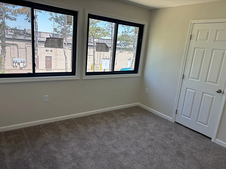 6225-6235 Lincolnshire Ln SE — Photo 18