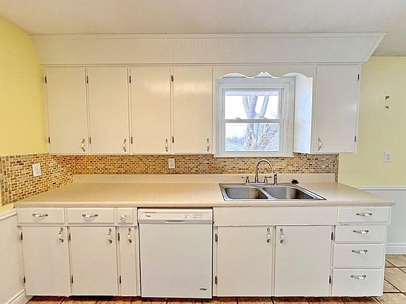 4th image of 302 S Belisle St