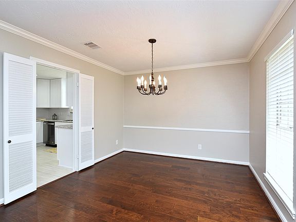 5th image of 3302 Meadowcreek Dr