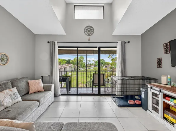 719 Sunny Pine Way #C3, Greenacres, FL 33415