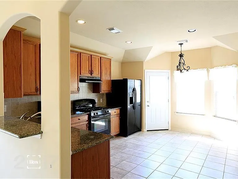 8014 Thorncroft Manor Ln — Photo 5