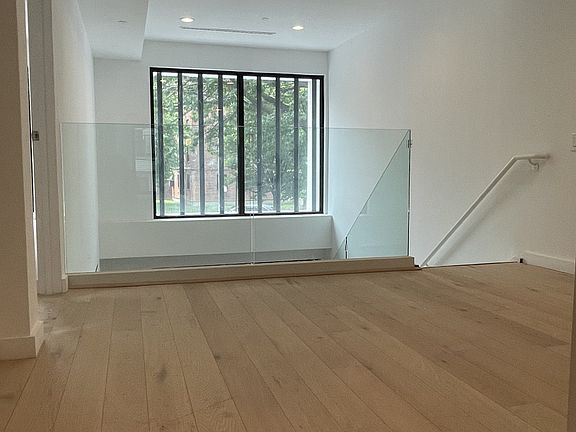 5th image of 137 Carlton Ave #1