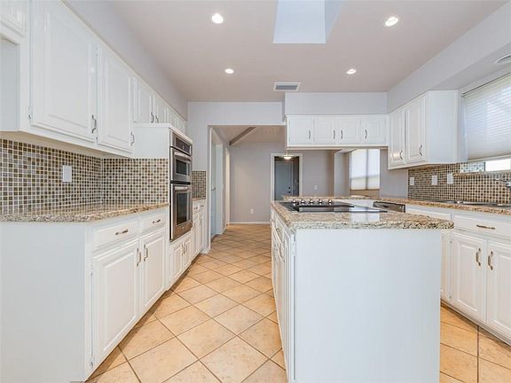 5th image of 15107 Canyon Crest Dr