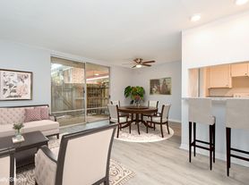 2822 Briarhurst Dr