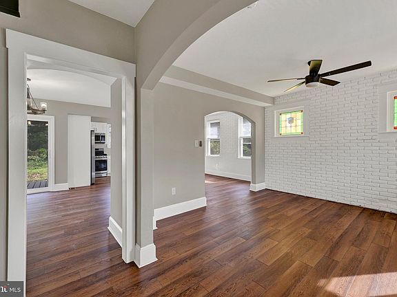 2nd image of 7904 Roseland Ave