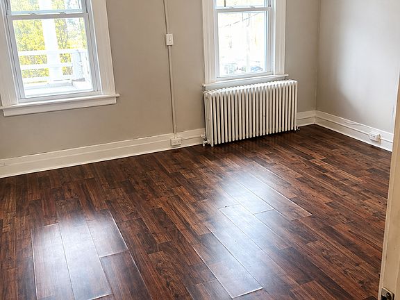 2nd image of 19 Elliott St Floor 1