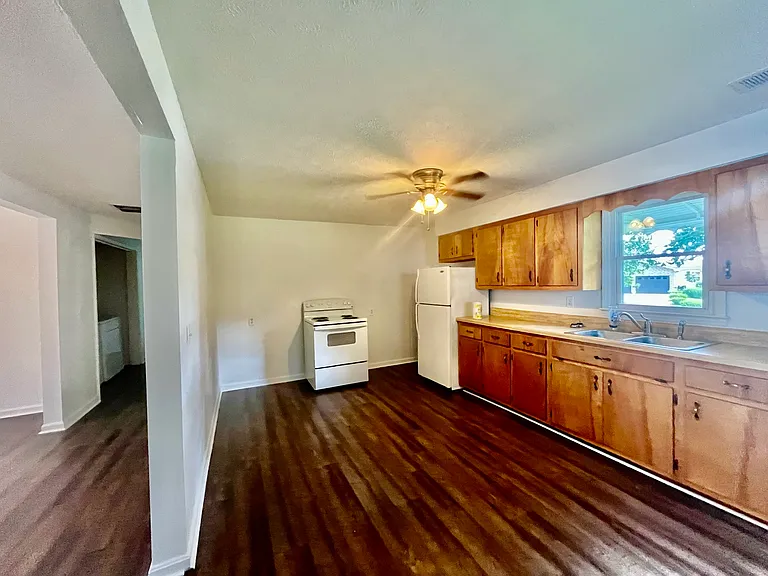 1445 S Walnut St — Photo 9