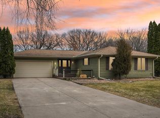 9545 Garrison Way, Eden Prairie, MN 55347