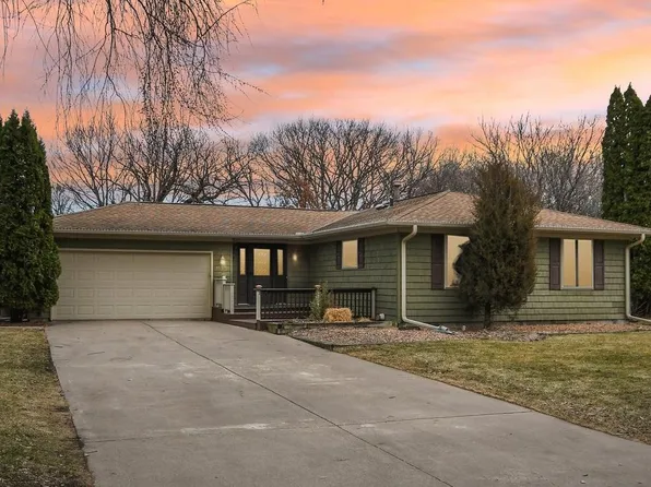 9545 Garrison Way, Eden Prairie, MN 55347