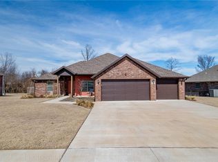 10009 David Ct, Siloam Springs, AR 72761