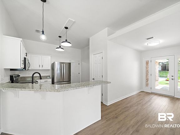 5th image of 16063 Mansion St