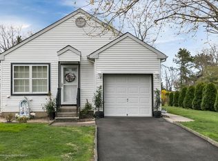 41 Mount Ararat Ln, Toms River, NJ