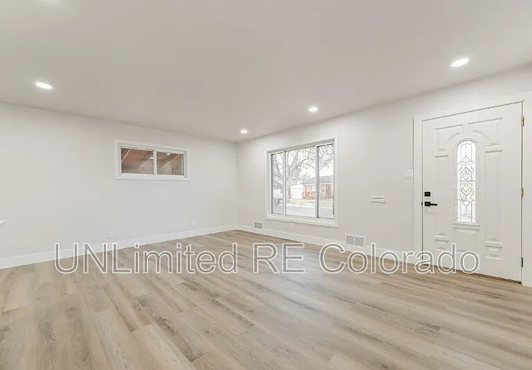 1350 Troy St — Photo 6