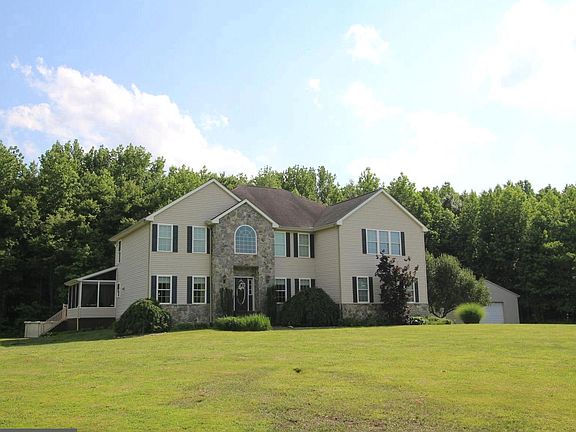3rd image of 136 Brierley Ln
