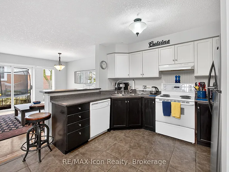 537 Beaver Creek Cres — Photo 12