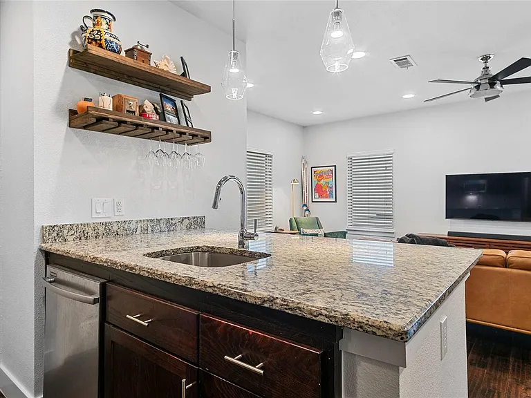 5922 Hudson St #4 — Photo 6