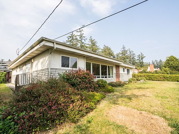 2nd image of 923 Deer Park Ln