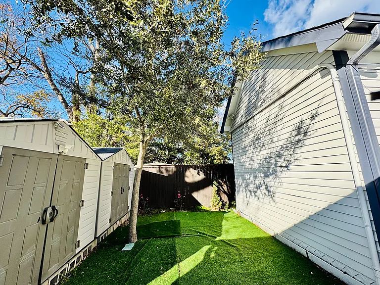 3913 Moore St — Photo 48