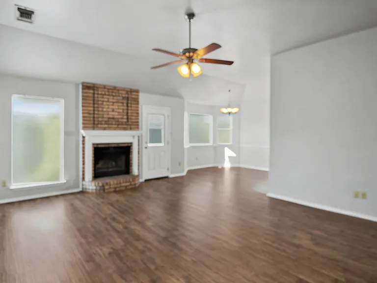 1502 Cedar Ln — Photo 6