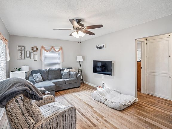 2nd image of 106 S Park Lane Dr