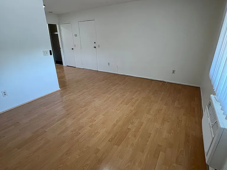 1001 Orange Grove Ave — Photo 3