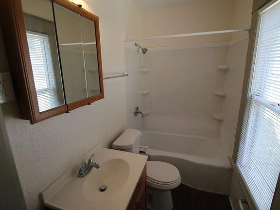 5th image of 727 7th Ave N #4