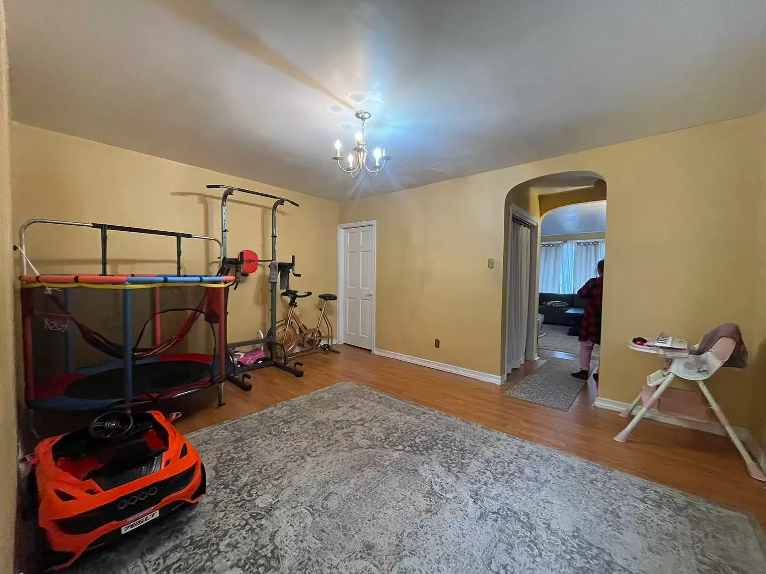 3 bed, 1360 sqft, $2,100 — Photo 2