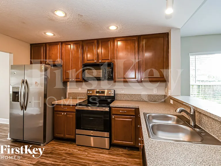 8006 Welbeck Ln — Photo 5