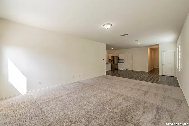 5 bed, 3.0 bath, 2581 sqft, $2,088 — Photo 3