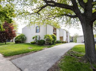 1887 Haymarket Rd APT 30, Waukesha, WI 53189