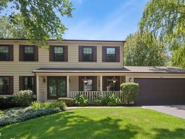 935 Savannah Cir, Naperville, IL 60540