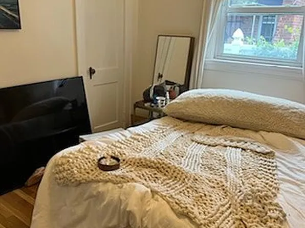 22 Millers Ln, New Hyde Park, NY 11040