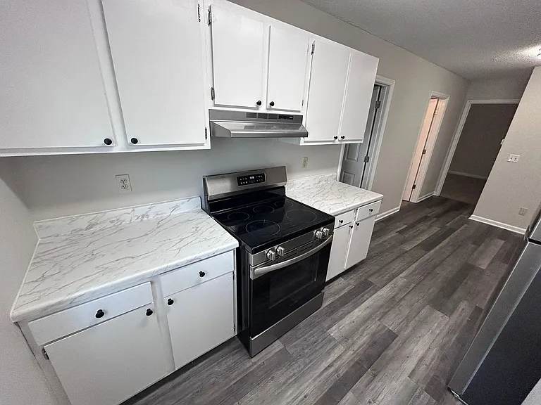 2413 Robbins St — Photo 13