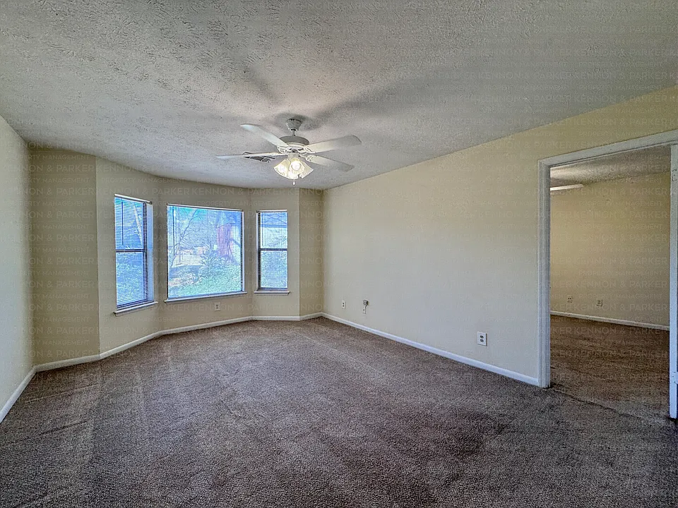 Living Room 16'7 x 12'4
