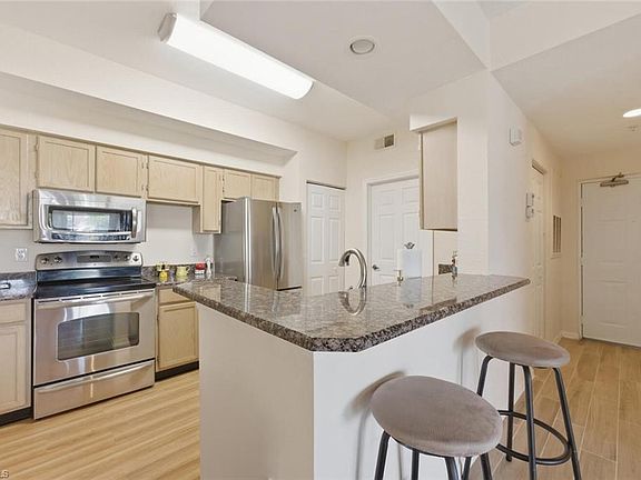 5th image of 4610 Saint Croix LN #1021