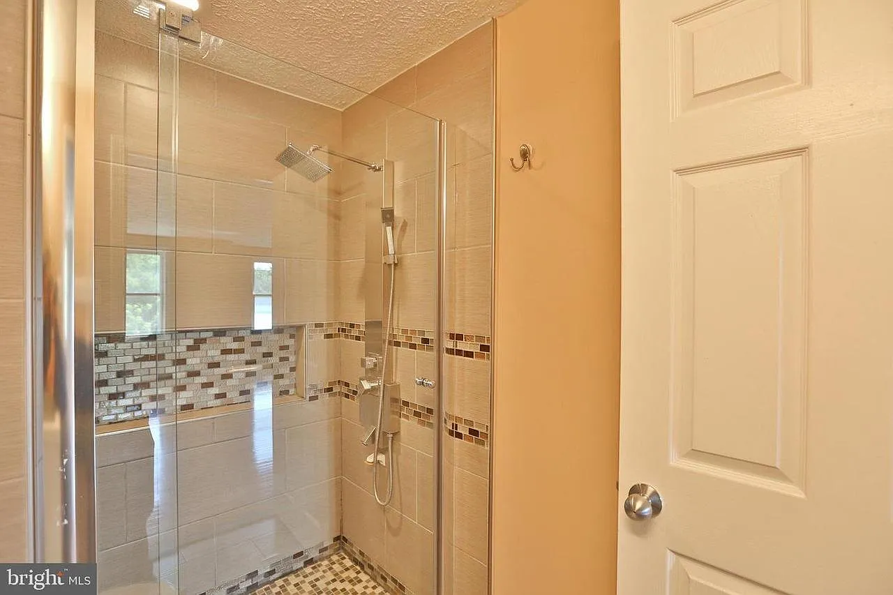 404 Pensacola Dr — Photo 4