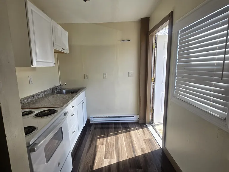 37 Main St #3 — Photo 6