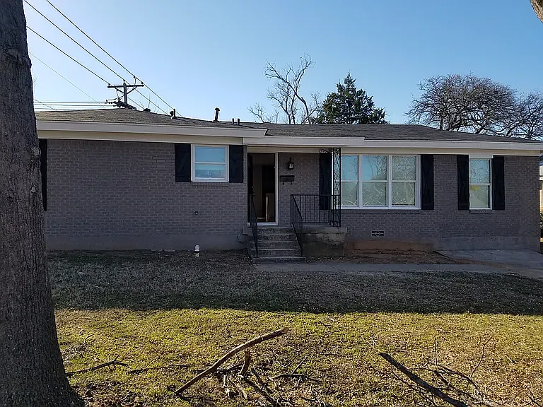 3 bed, 1118 sqft, $1,975 — Photo 2