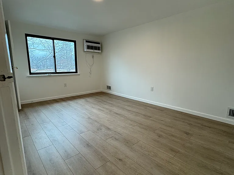 14 Luke Ct #2F — Photo 6