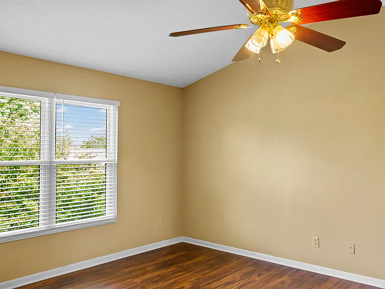 1637 Cantebury Ln — Photo 8