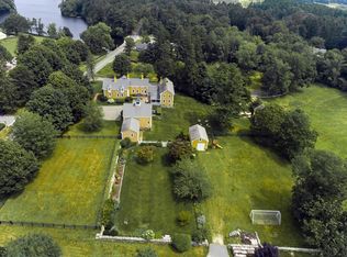 272 Marys Pond Rd, Rochester, MA 02770