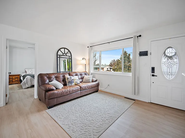 622 Paradise Ln — Photo 3